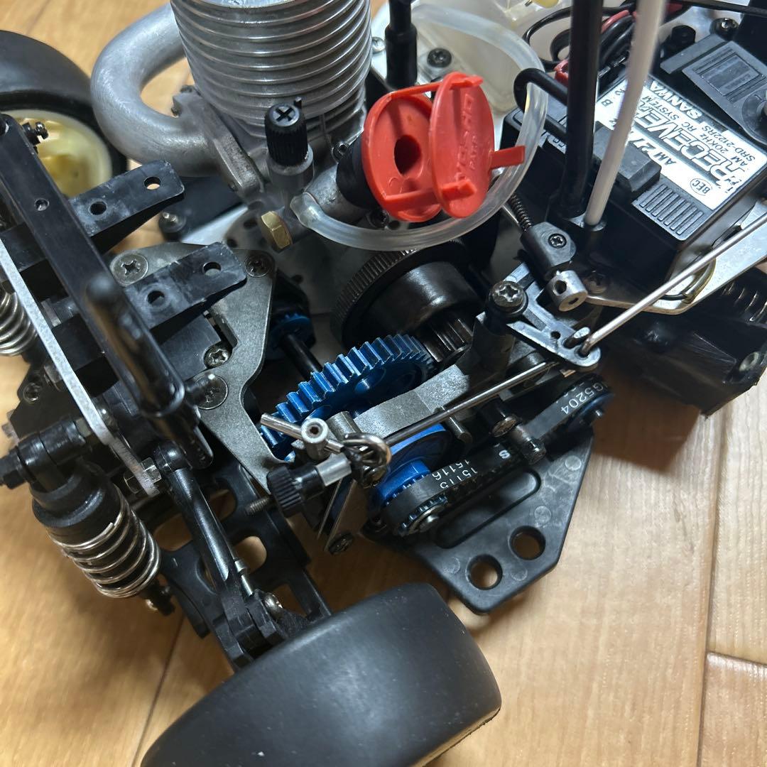 京商エンジンラジコンカー　シルエイティボディ　ジャンク動作未確認