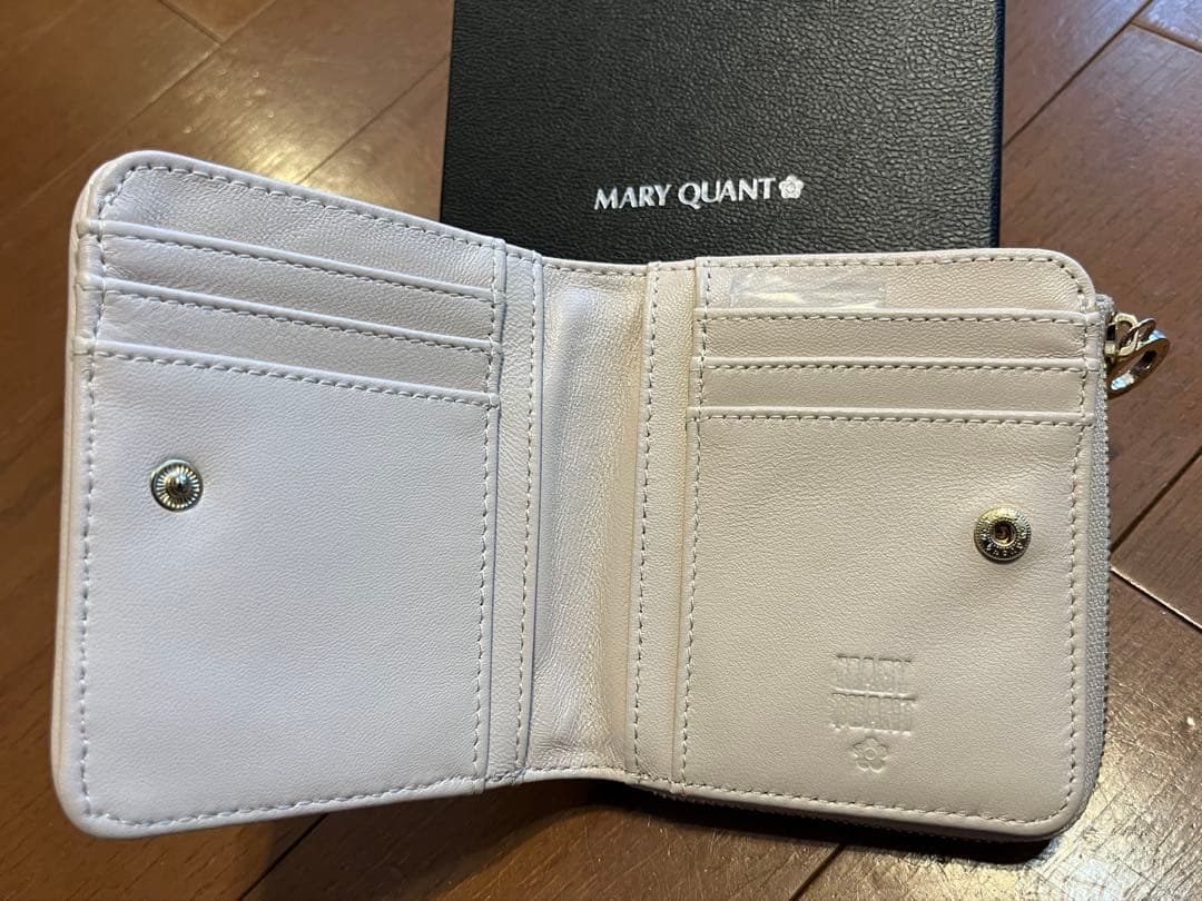 【未使用品】 MARY QUANTキルトフォームデイジー ウォレット ベージュ