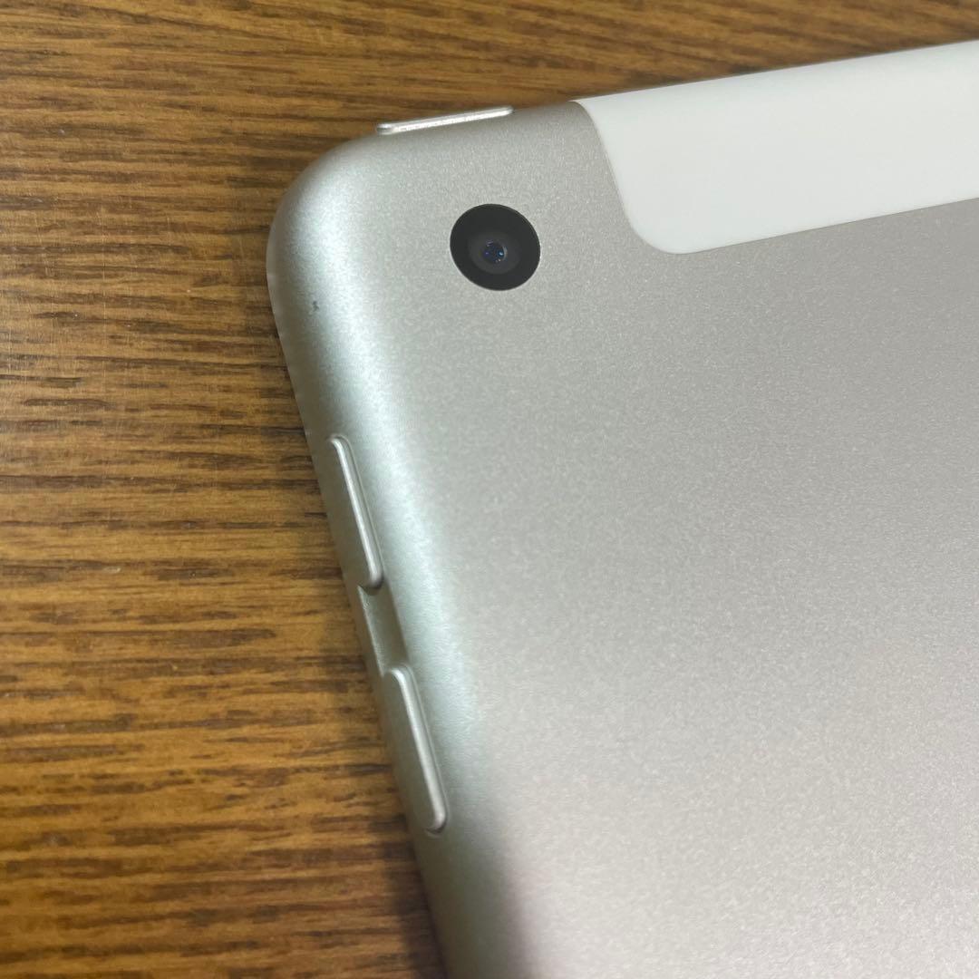 iPad 第6世代 9.7インチ 32GB セルラー（SIMロック解除済み）