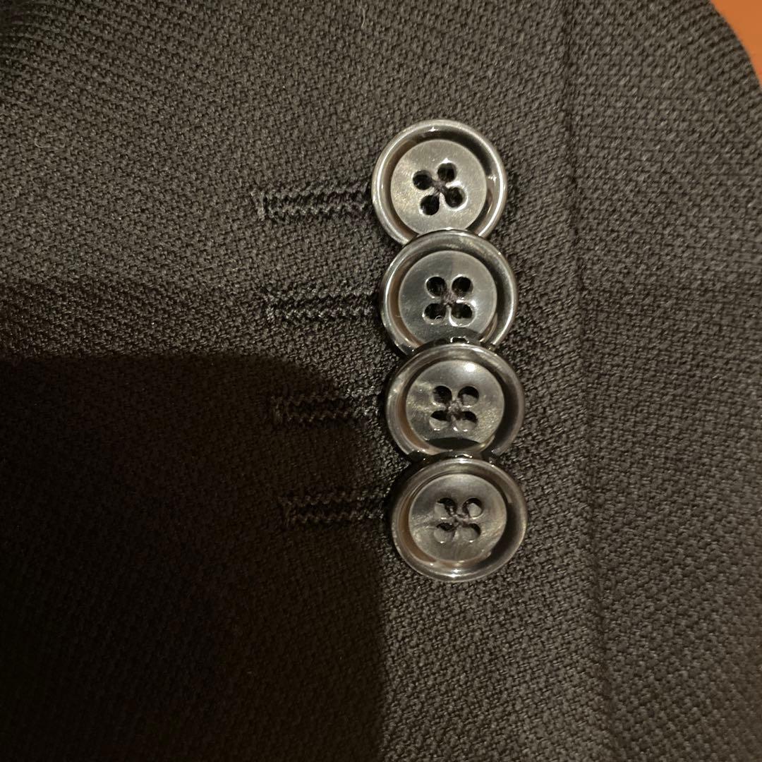 LARDINI. ブラック テーラードジャケット フラワーピン付き