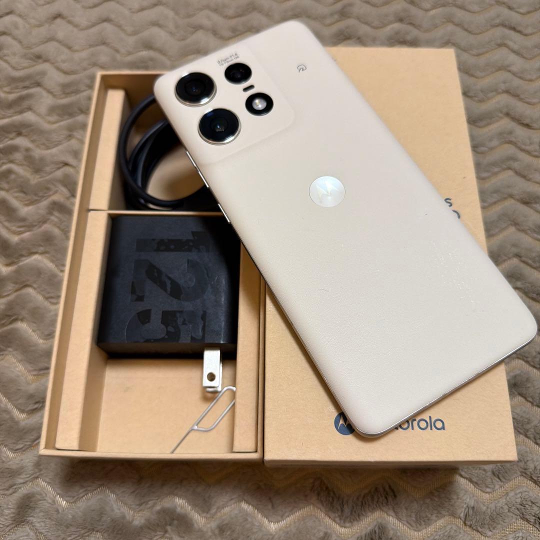 ほぼ新品motorola edge 50s pro バニラクリーム SIMフリー