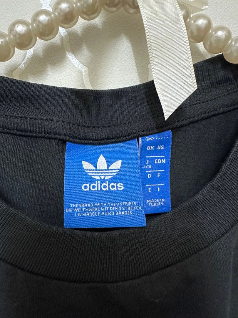 【adidas】アディダス　クロップド丈　ショート丈 Tシャツ　スカート