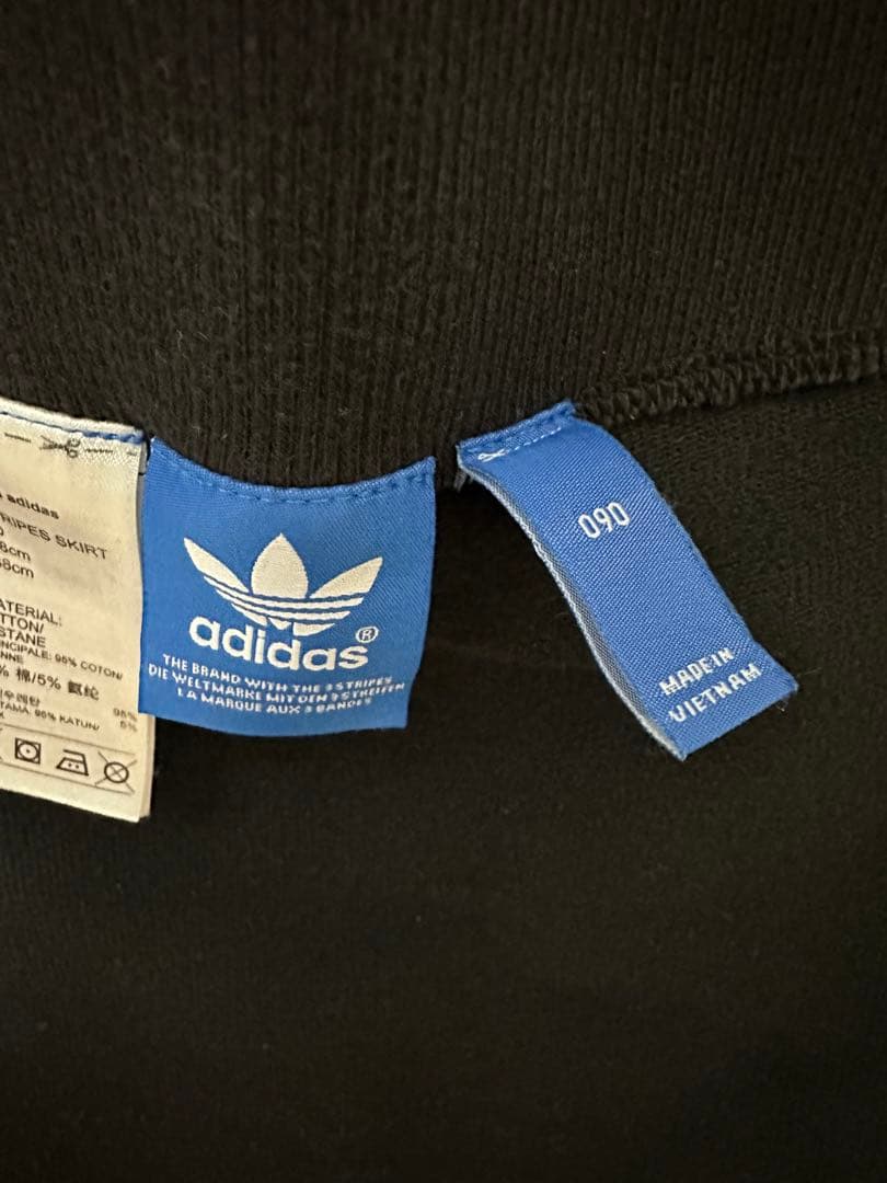 【adidas】アディダス　クロップド丈　ショート丈 Tシャツ　スカート
