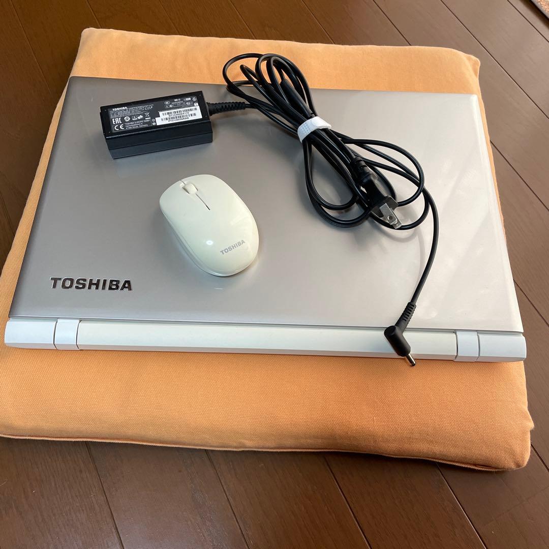 東芝 ダイナブック ノートパソコン PC ゴールド