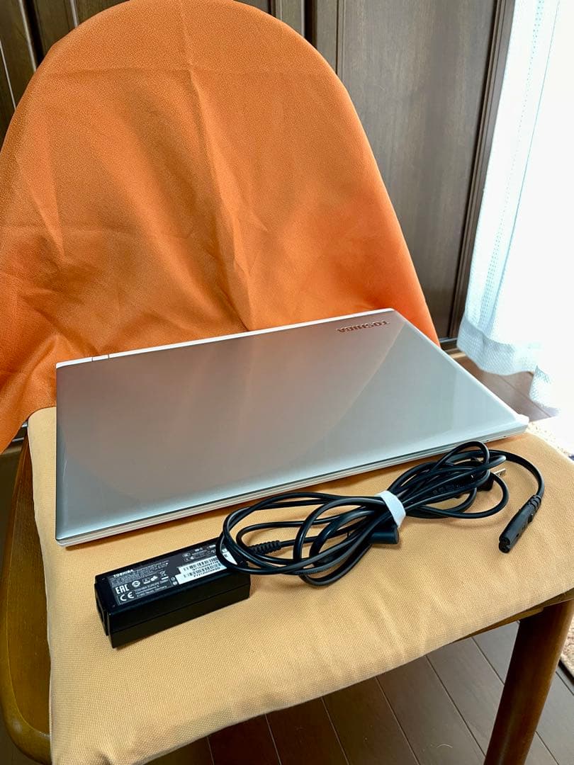 東芝 ダイナブック ノートパソコン PC ゴールド