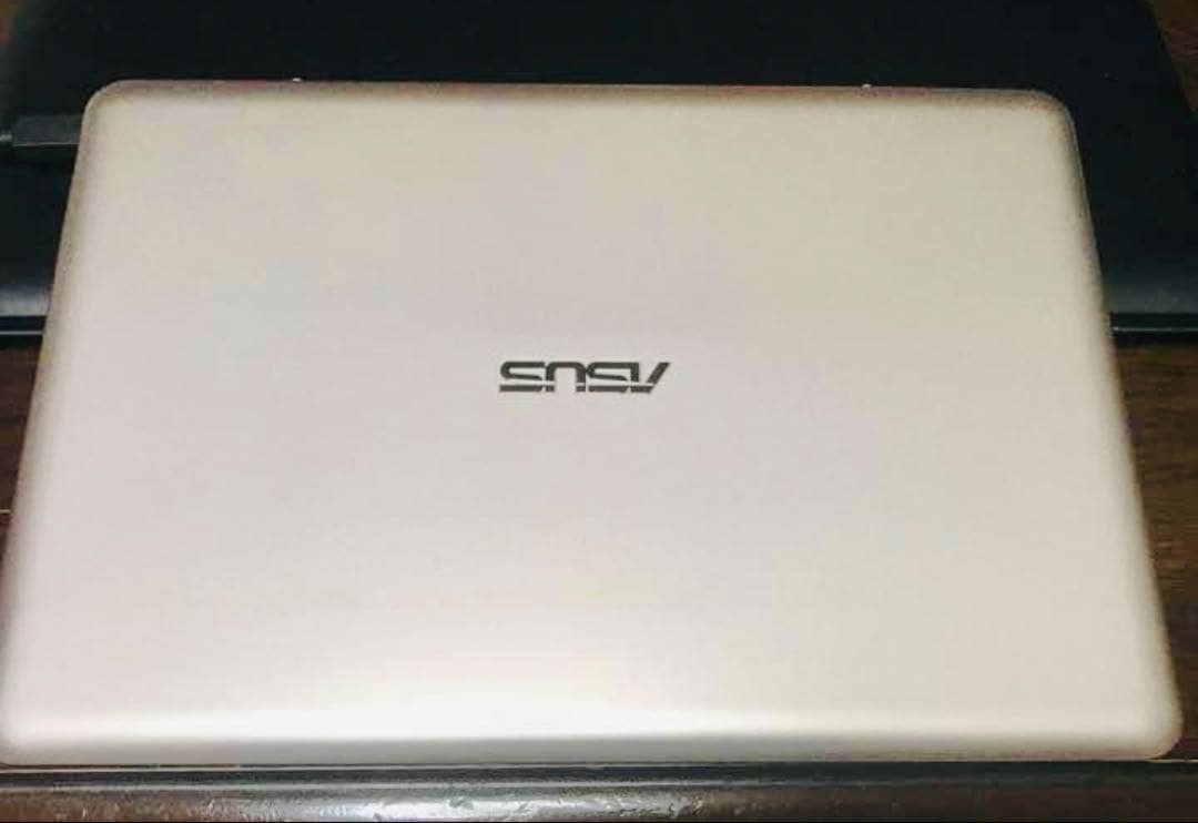 ASUS VivoBook R209HA 使用1ヶ月弱の中古品