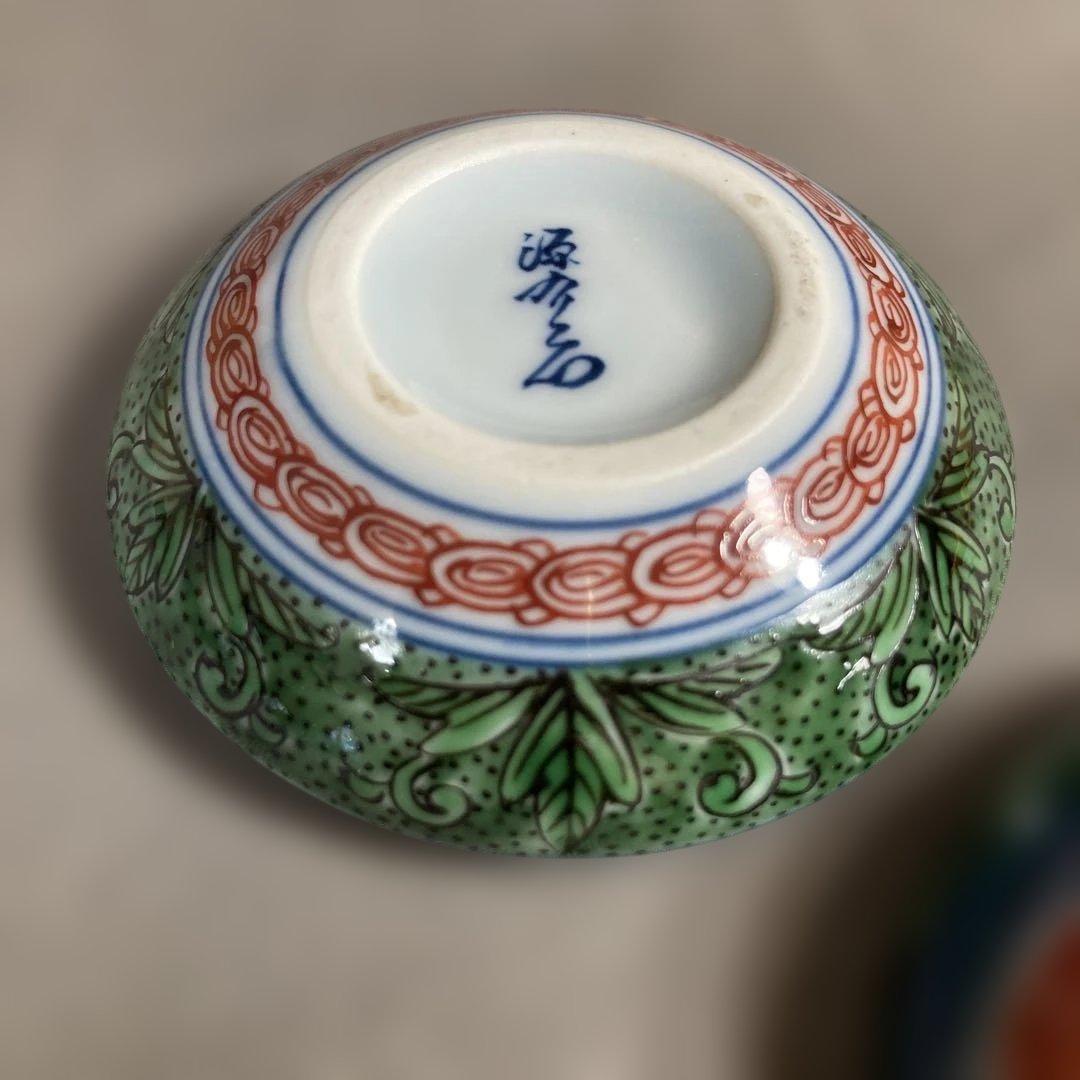【源右衛門】古伊万里の伝統　日本の名窯　舘林源右衛門作　染錦根菜図　香合