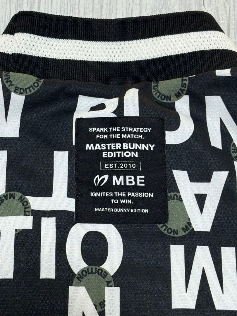 MASTER BUNNY EDITION モックネック サイズ4