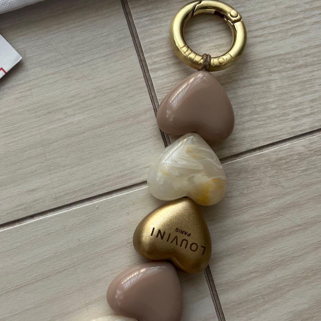 LOUVINI ハンドストラップPETIT CUORE　BEIGE-TAUPE