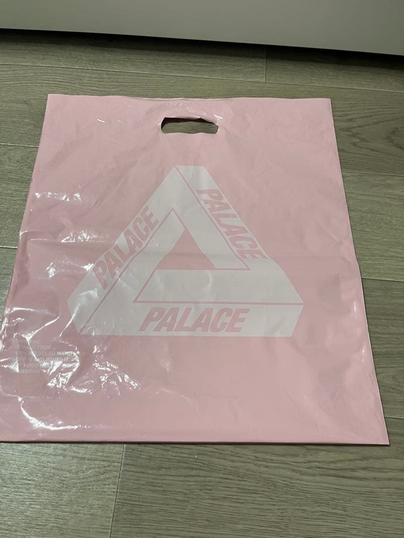 大人気！　palaceフライトキャップ
