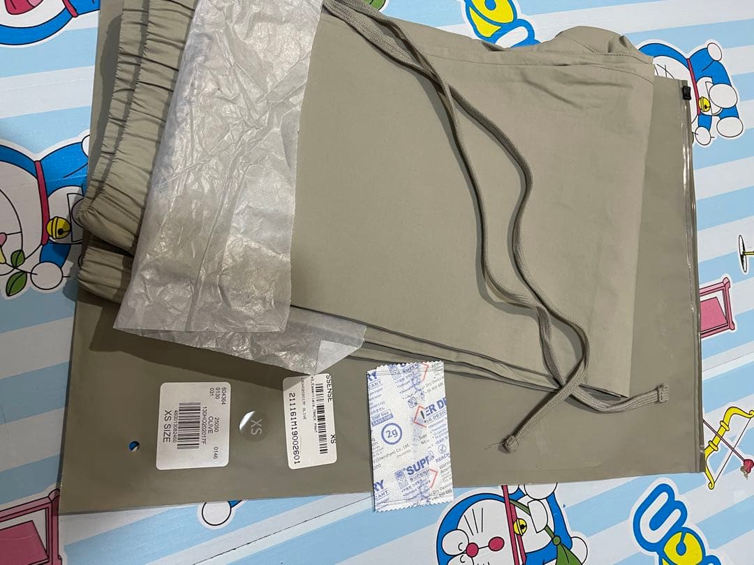 ESSENTIALS NYLON TRACK PANTS(価格:20000円)