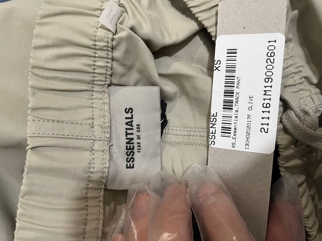 ESSENTIALS NYLON TRACK PANTS(価格:20000円)