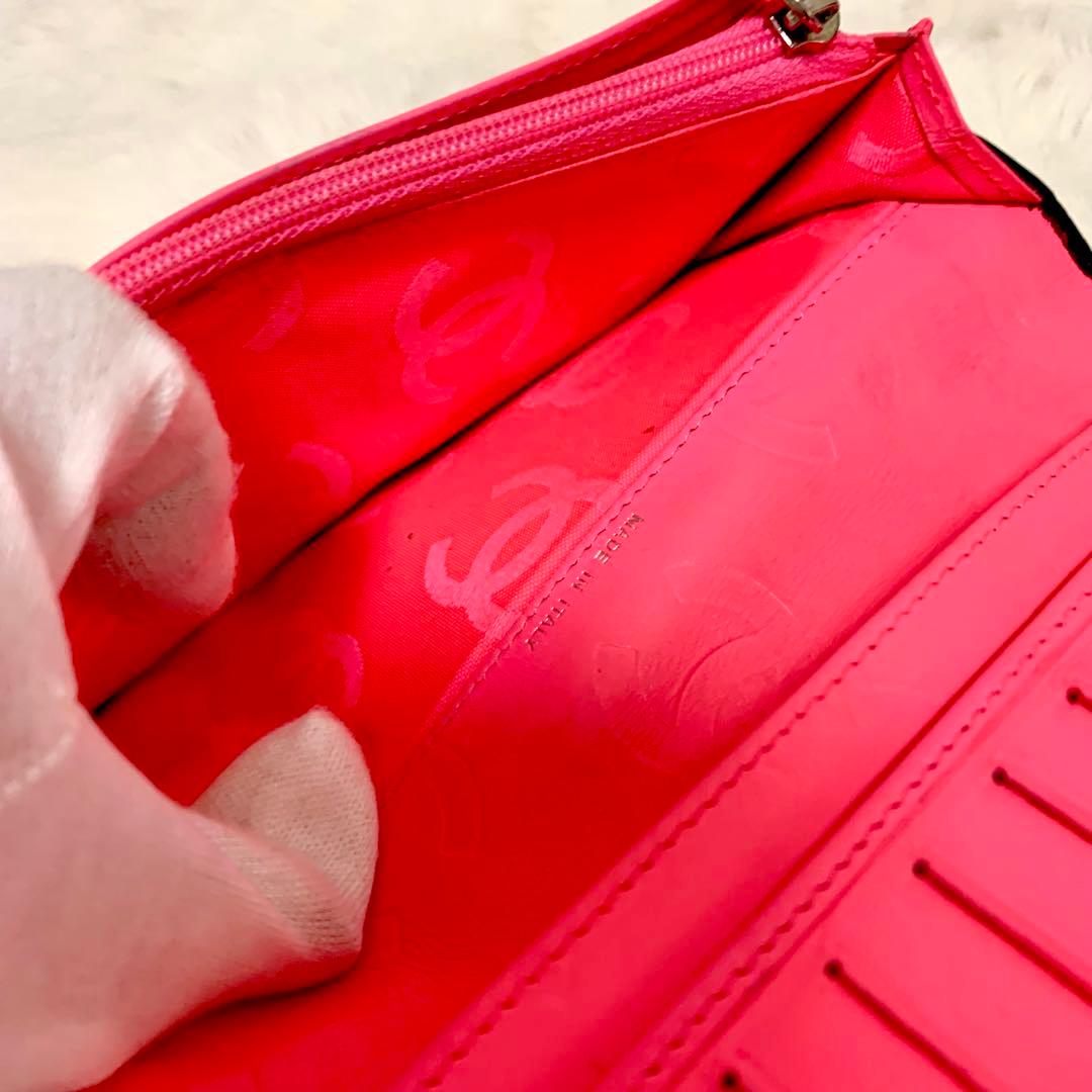 美品！CHANEL カンボンライン 二つ折り財布　黒　ピンク　Ｇカード