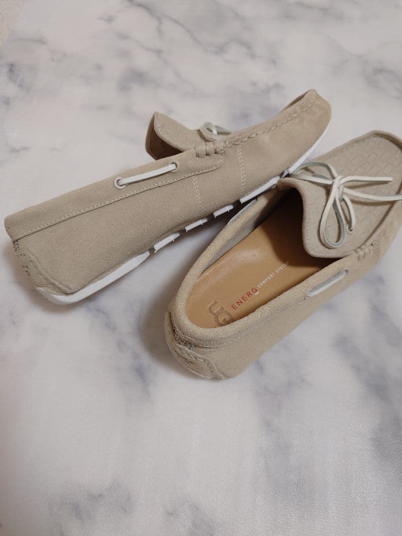 UGG 美品 8 ベージュ ドライビングシューズ スエード