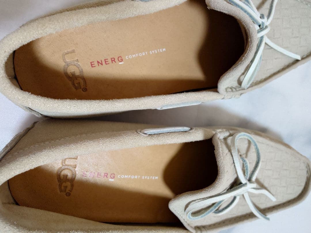 UGG 美品 8 ベージュ ドライビングシューズ スエード