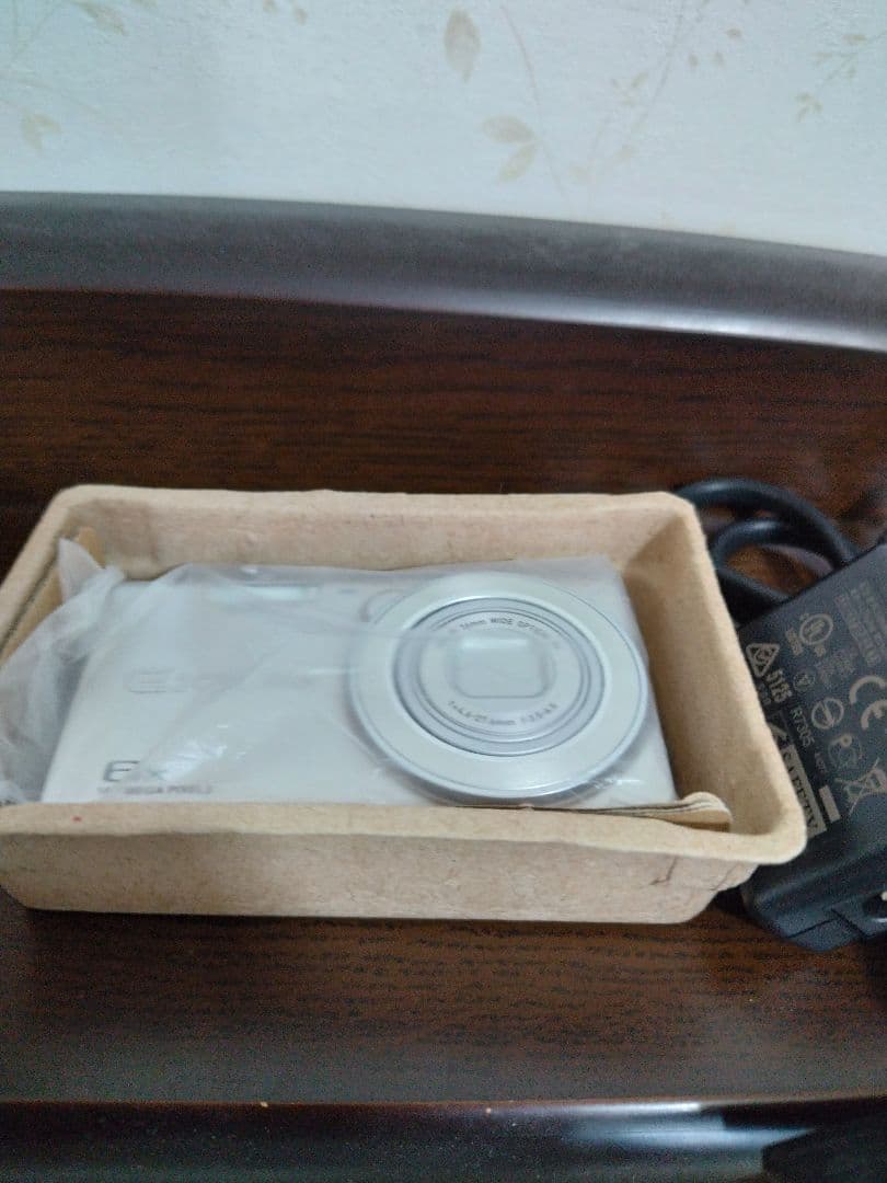 CASIO EXILIM 6x 16.1MP コンパクトデジタルカメラ