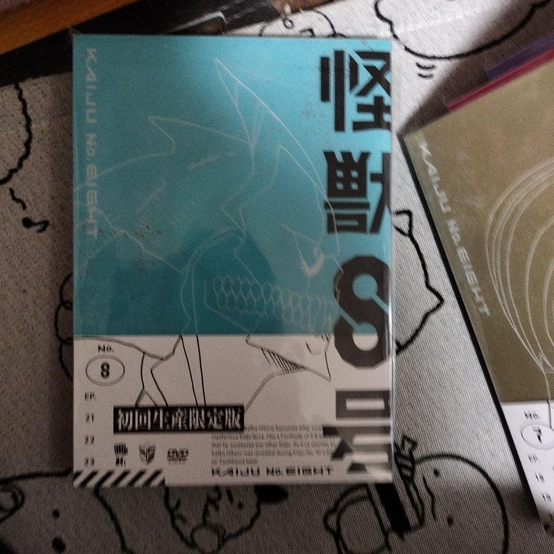 怪獣8号　DVD　初回生産限定版　缶バッジ付