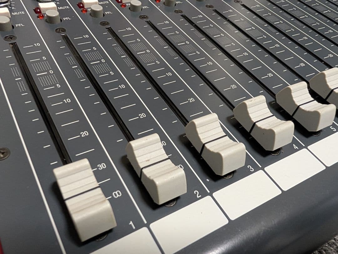 ALLEN & HEATH ZED 14 アナログミキサー