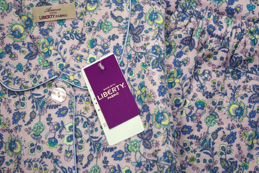 【新品】リバティ LIBERTY fabric　中綿入り秋冬物パジャマ（M)