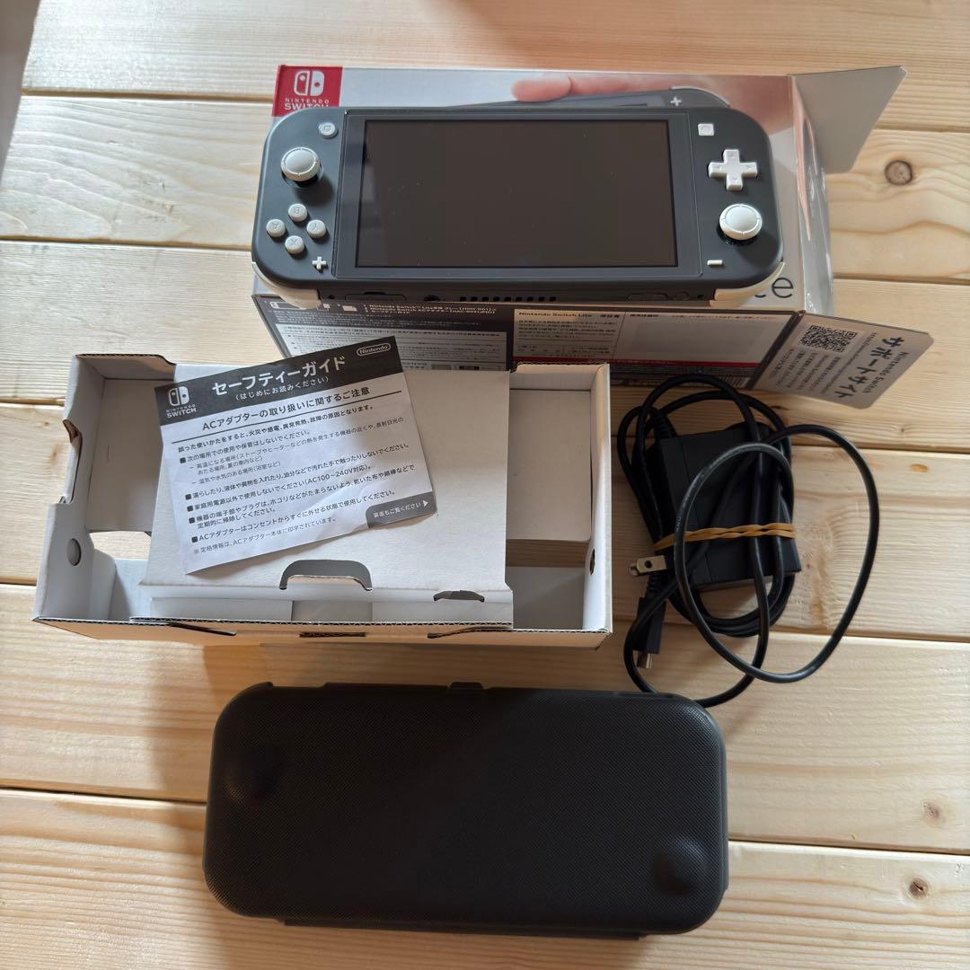 Nintendo Switch Lite グレー本体、アダプタ、ハードケース付き