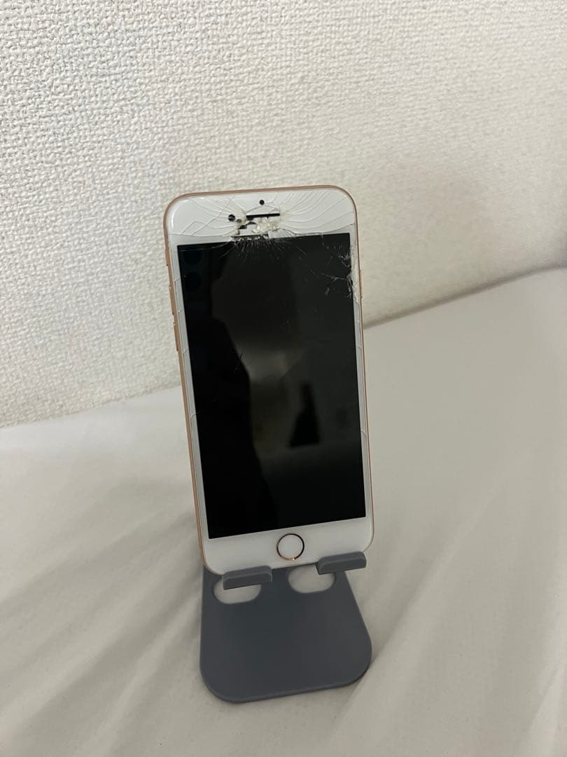 iPhone 8 ゴールド 画面割れ ジャンク品