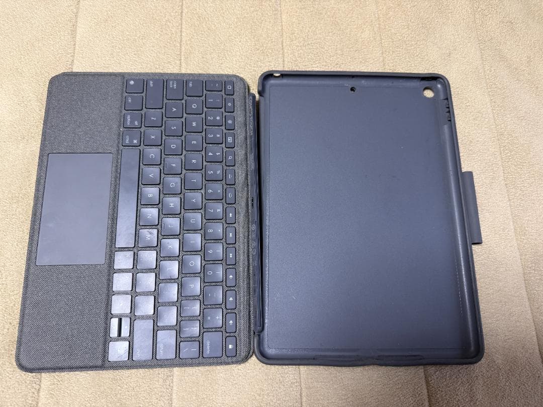 みみ　Combo Touch for iPad キーボード付きケース