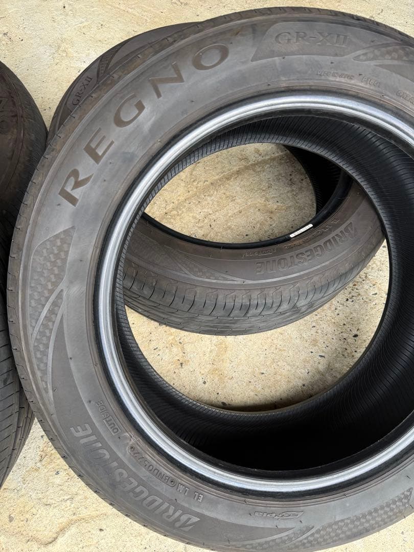 タイヤ　レグノ　215/55r17 2022年製造　7.5部山　　　4本セット