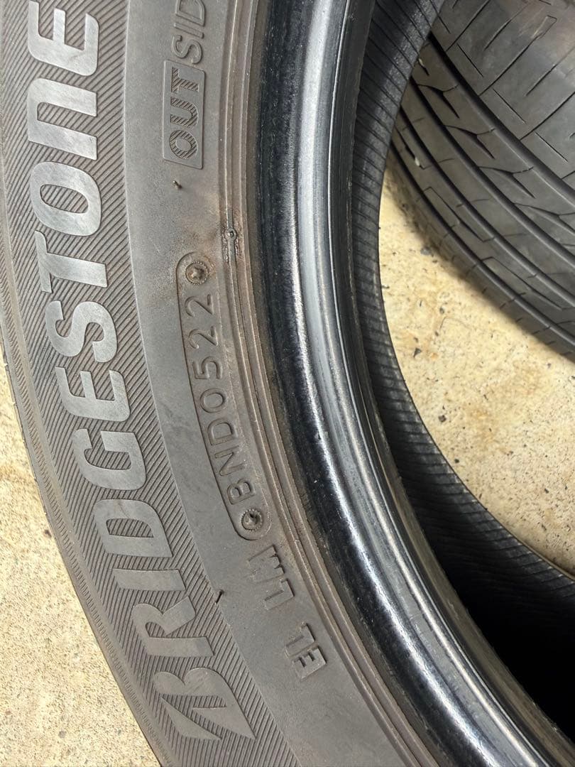 タイヤ　レグノ　215/55r17 2022年製造　7.5部山　　　4本セット