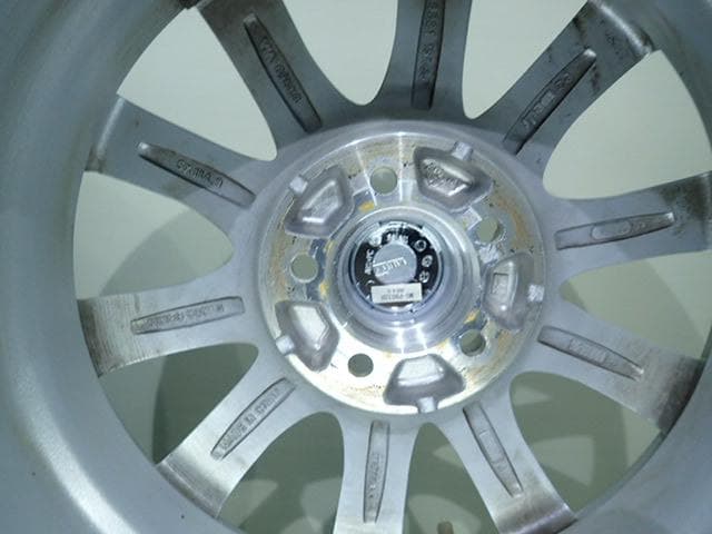 B1054【送料無料】スタッドレスタイヤ 195/65R15 4本セット