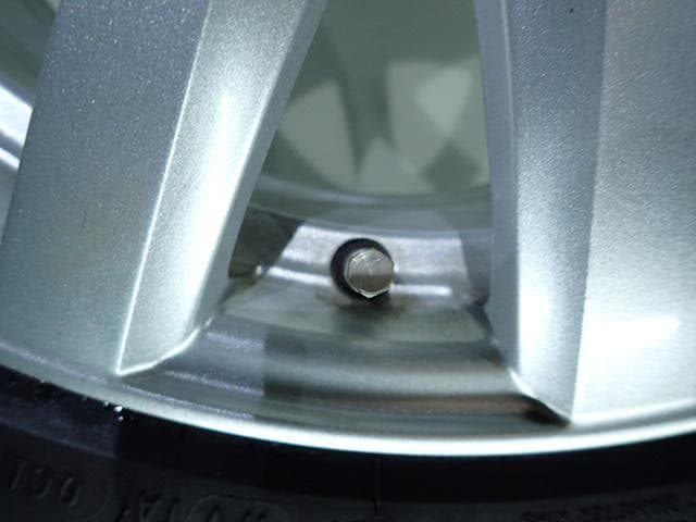 B1054【送料無料】スタッドレスタイヤ 195/65R15 4本セット