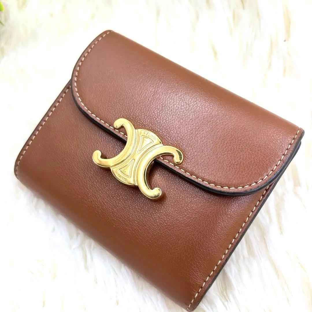 大人気✨CELINE トリオンフ スモール フラップ ウォレット 三つ折り タン