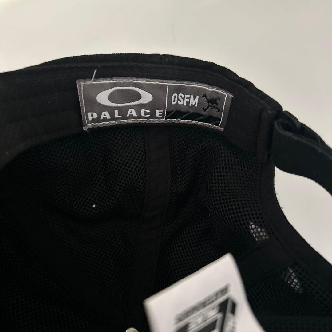 Palace Oakleyロゴ ブラックキャップ