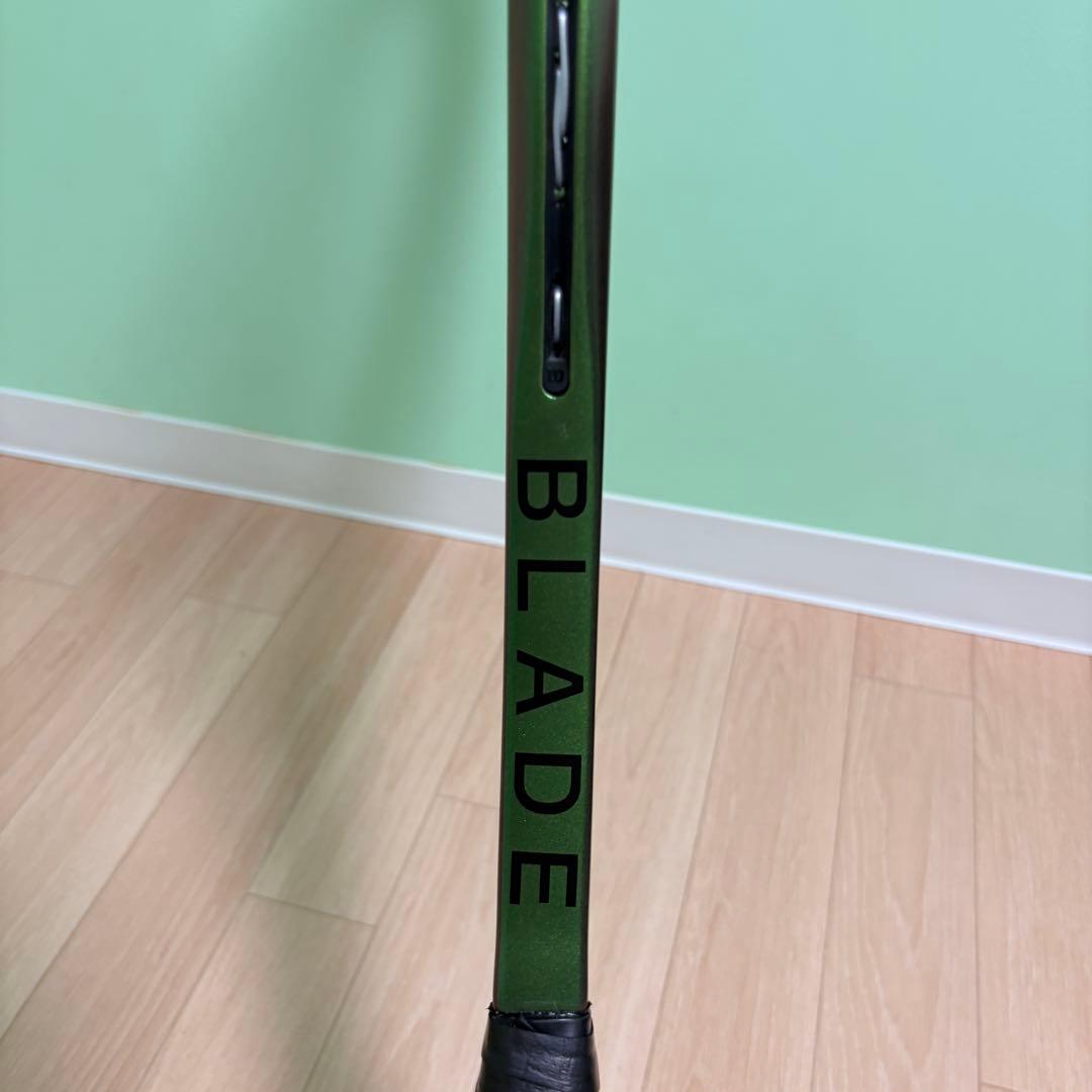 テニスラケット BLADE 黒/緑 Wilson 100 V8