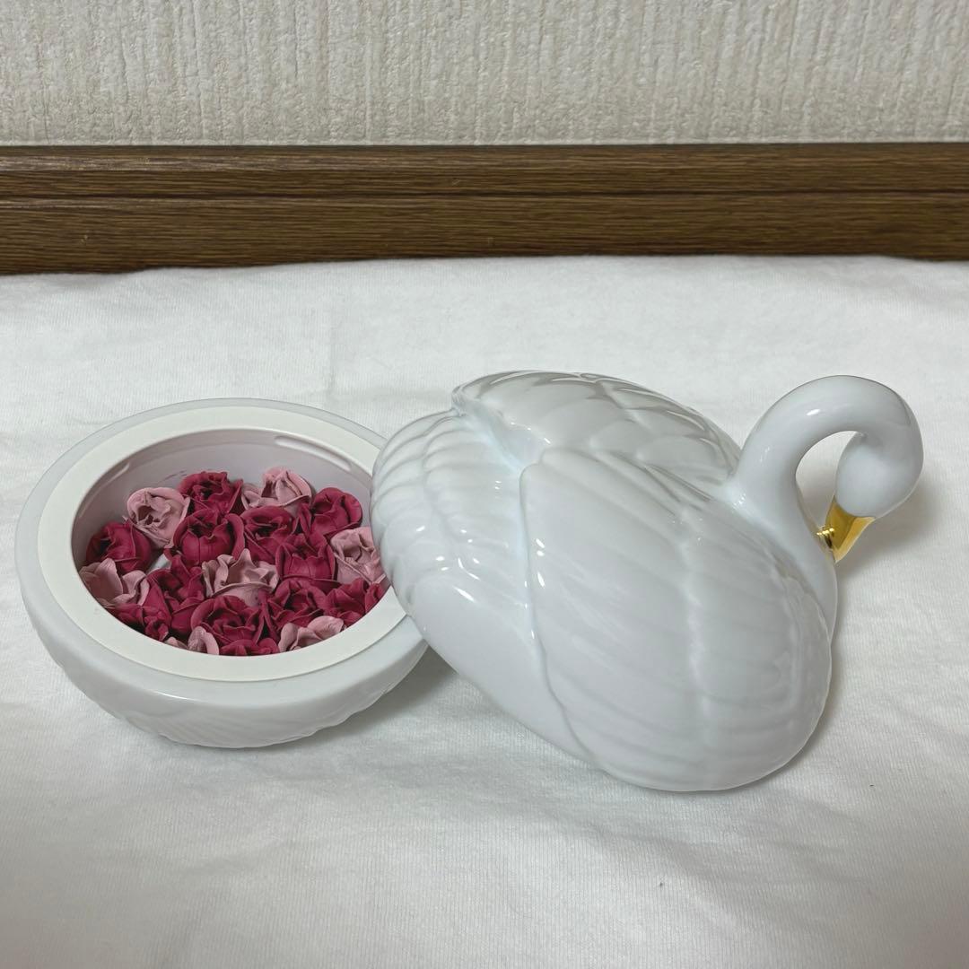 mou✳︎美品✳︎白鳥ポットチーク リミテッド エディション ローズ ラデュレ