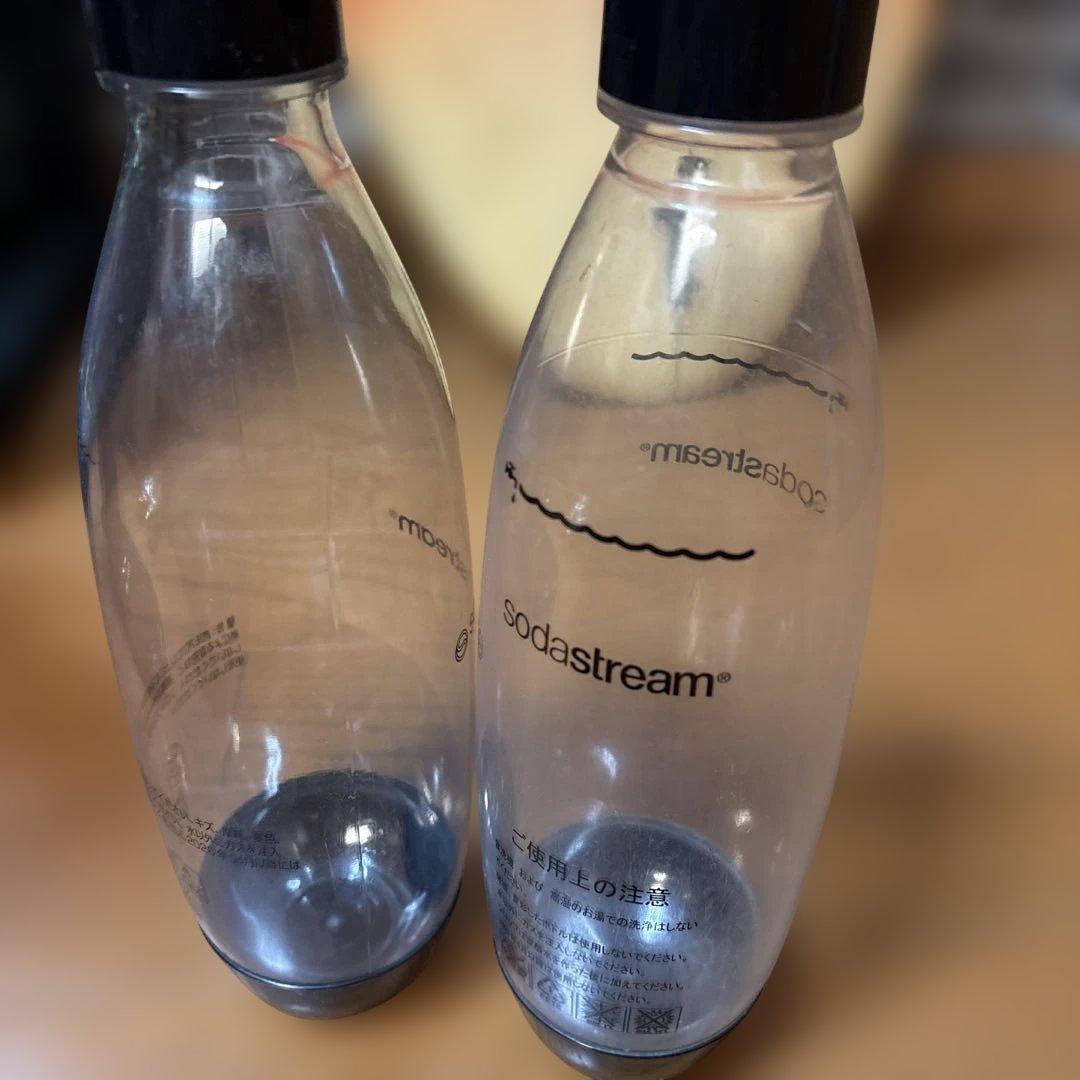 sodastream 炭酸水メーカー ブラック 空ボンベ2本とボトル2本付き