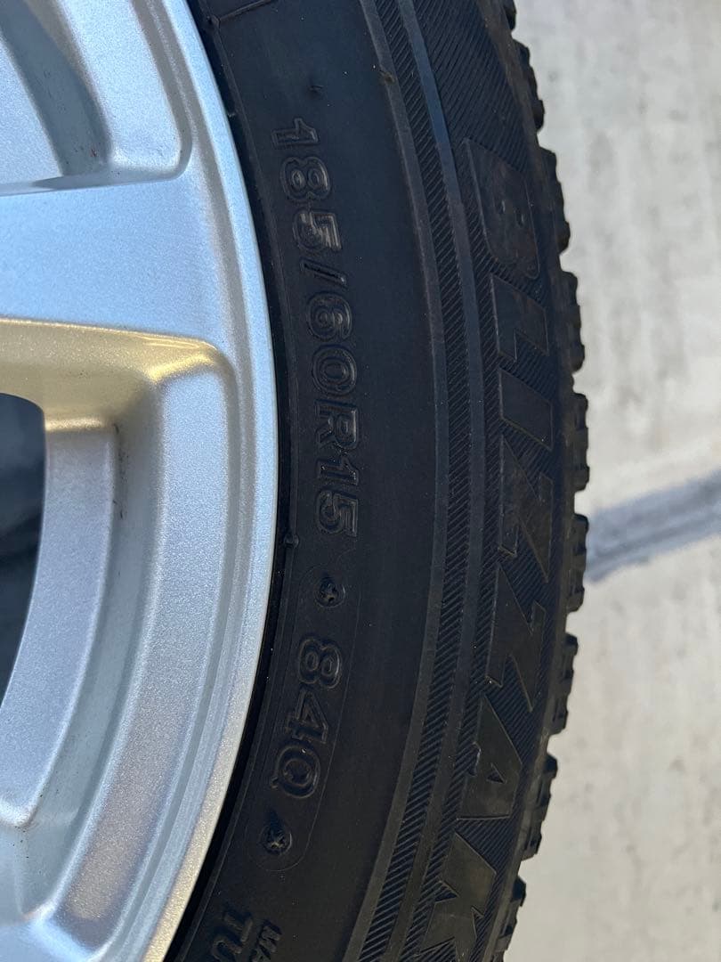 ブリヂストン スタッドレスタイヤ 185/60R15 15インチ