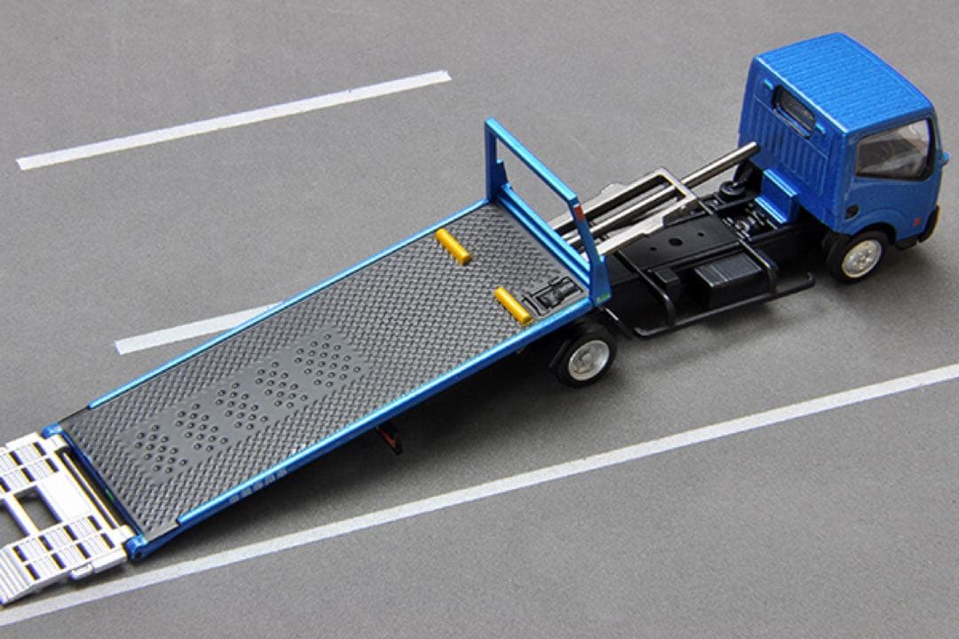 スケールのTOMYTEC製日産アトラスセーフティーローダー