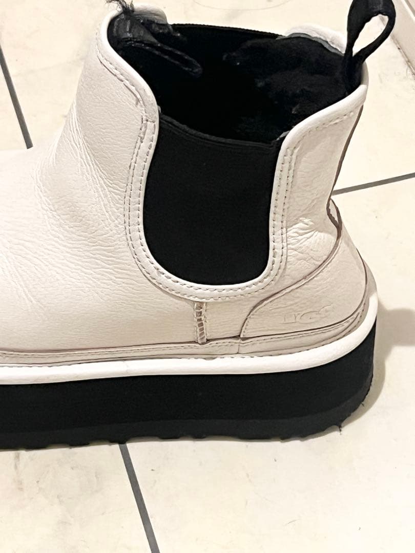【中古美品】UGG 厚底ブーツ ニューメル プラットフォーム ホワイト