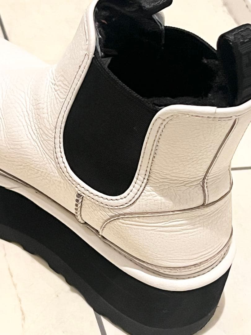 【中古美品】UGG 厚底ブーツ ニューメル プラットフォーム ホワイト