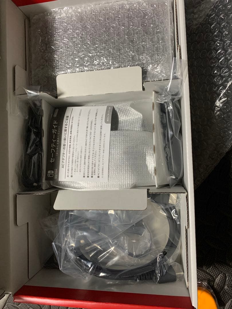 【極美品】【送料込】Nintendo Switch 本体-完備品-