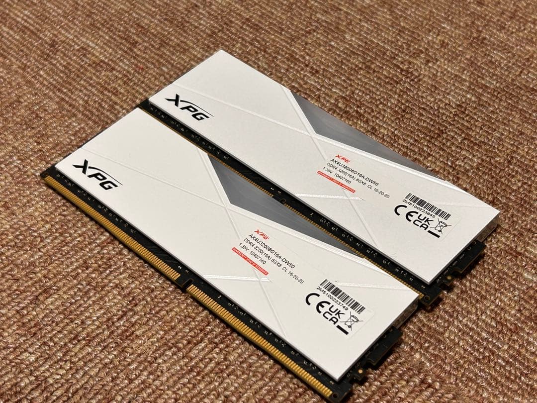 N*e様 XPG DDR4 16GB メモリー RGB ホワイト AX4U320