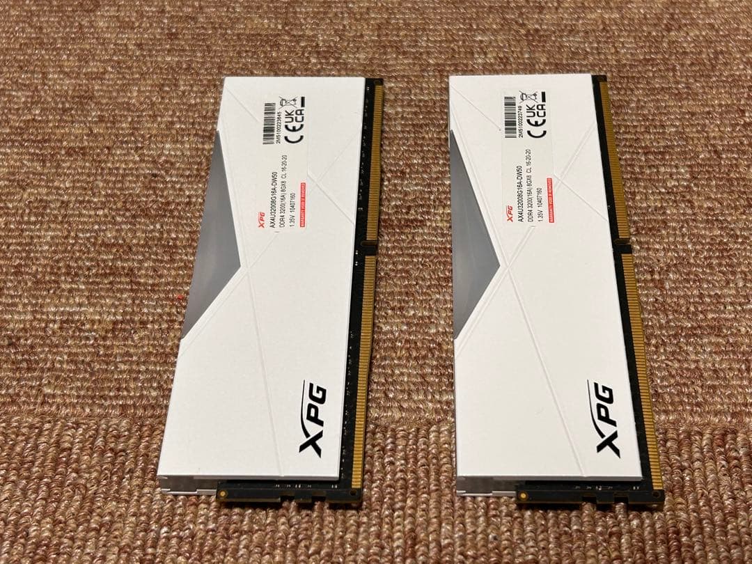 N*e様 XPG DDR4 16GB メモリー RGB ホワイト AX4U320