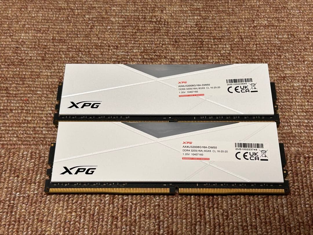 N*e様 XPG DDR4 16GB メモリー RGB ホワイト AX4U320