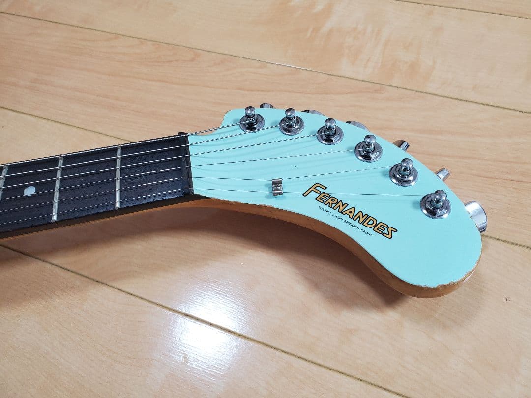 送料無料　FERNANDES　 エレキギター　メンテ済み　zo-3 　アンプ内蔵