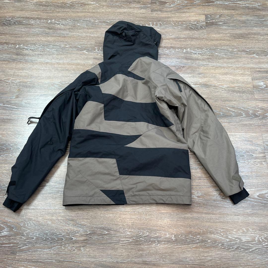 【デサント】美品　スノボージャケット　スキーウェア　男性　メンズS
