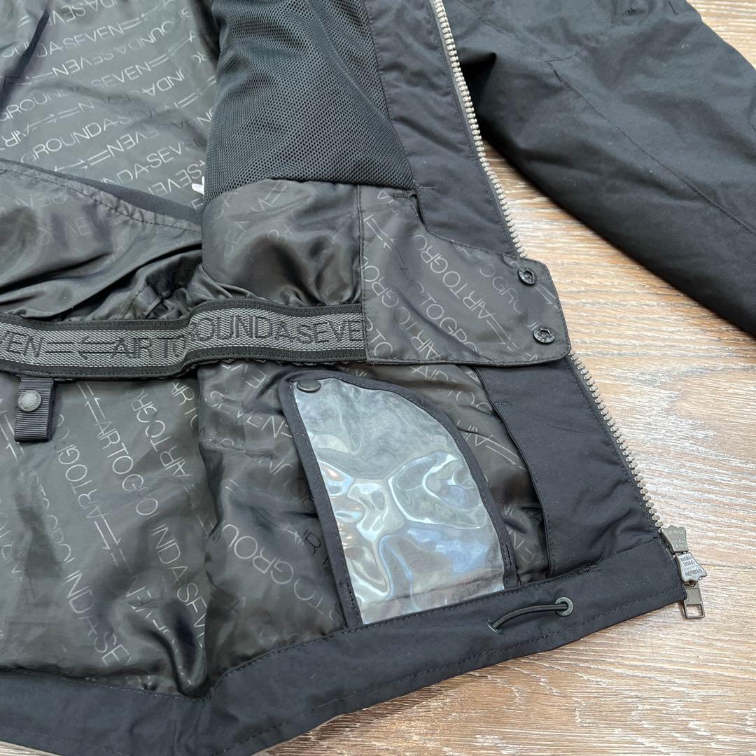 【デサント】美品　スノボージャケット　スキーウェア　男性　メンズS