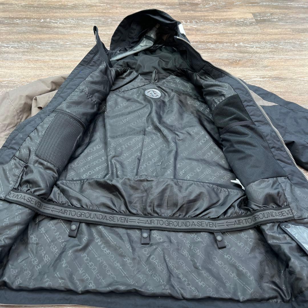 【デサント】美品　スノボージャケット　スキーウェア　男性　メンズS