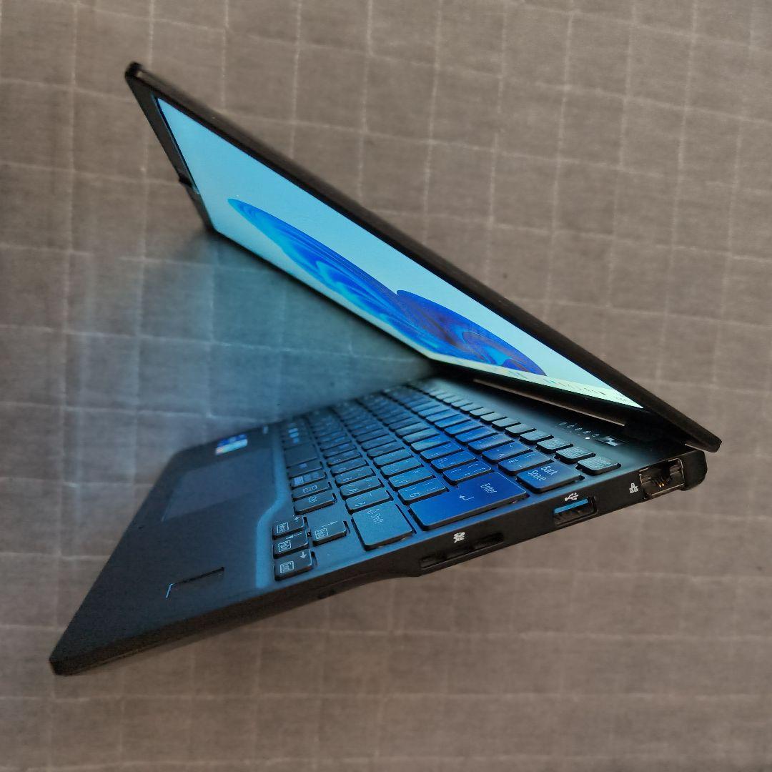 日本製 Fujitsu 美品 12世代 i5 8GB 512GB 超軽量 78