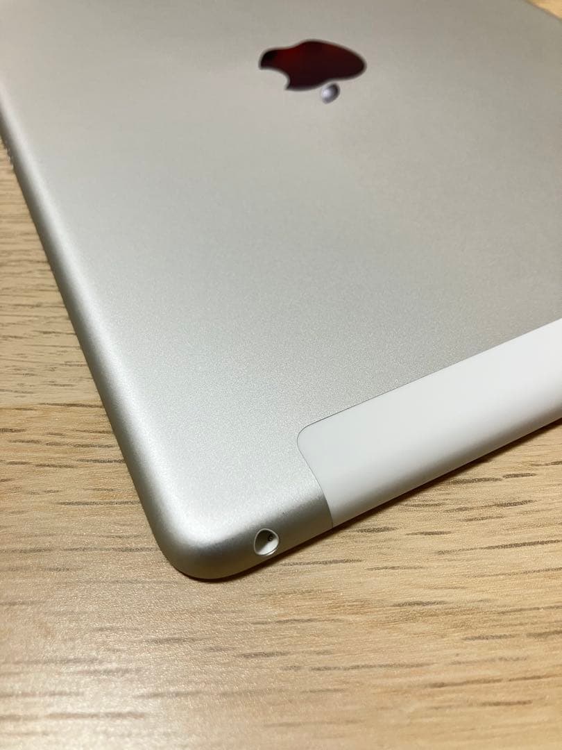バッテリ最大容量100%劣化ナシ iPad第7世代32GBWiFiセルラードコモ