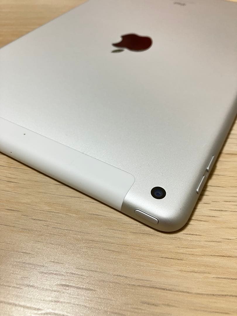 バッテリ最大容量100%劣化ナシ iPad第7世代32GBWiFiセルラードコモ